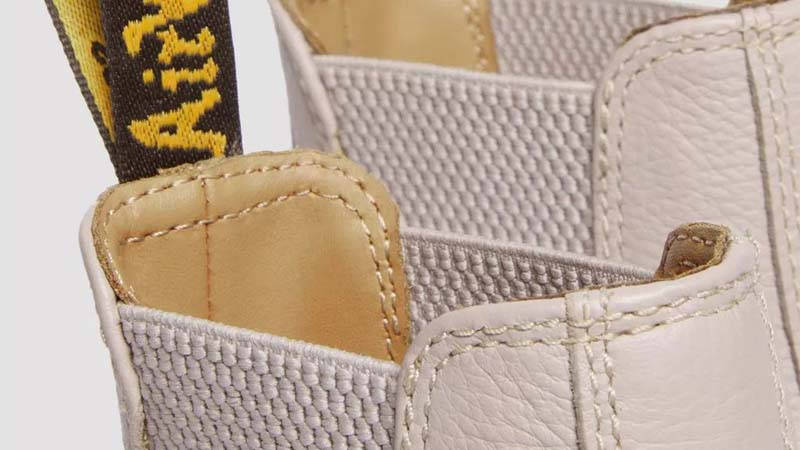 Dr Martens 2976 Chelsea Boots Vintage Taupe Closeup