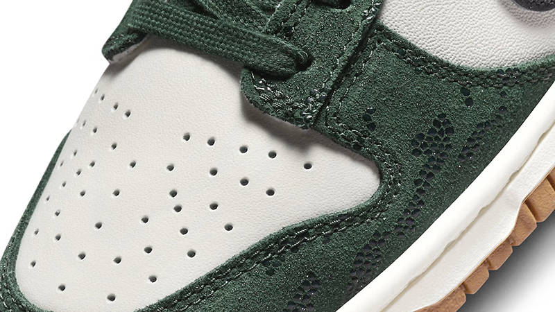 Nike Dunk Low Green Snake FQ8893-397 Detail