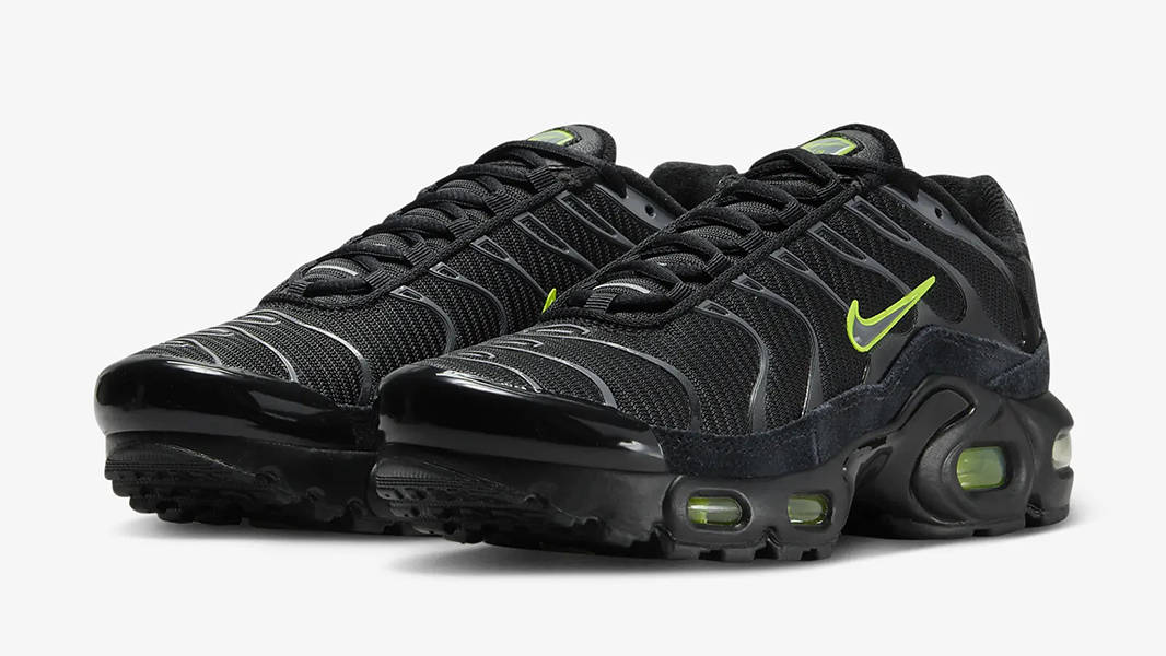 Air max plus black volt glow hotsell