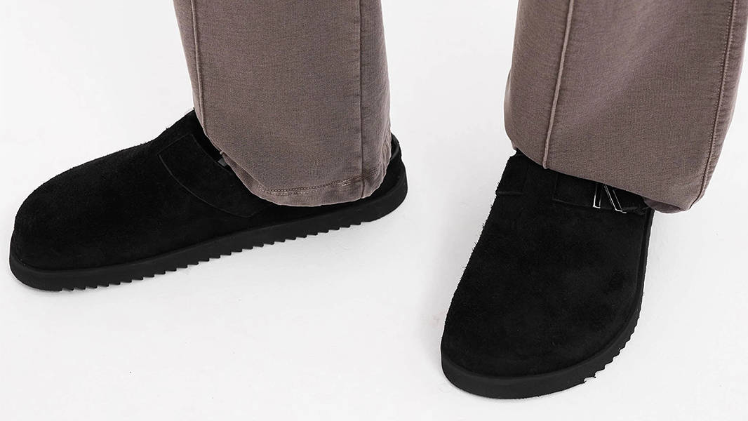 Represent Initial Mule Black MF9003-01 on feet