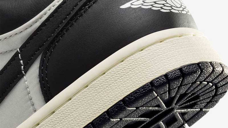 Air Jordan 1 Low Vintage Panda Closeup