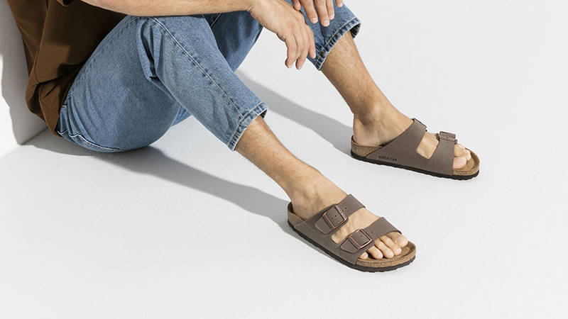 Birkenstock Arizona Nubuck Mocca 0151181 on feet 2