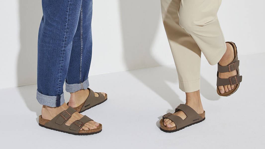 Birkenstock Arizona Nubuck Mocca 0151181 on feet 3