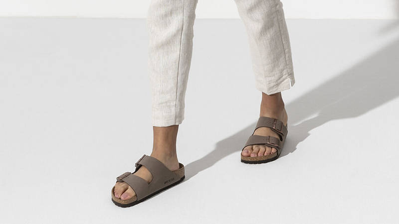 Birkenstock Arizona Nubuck Mocca 0151181 on feet