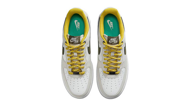 Nike Air Force 1 Low Premium “Light Bone” middle