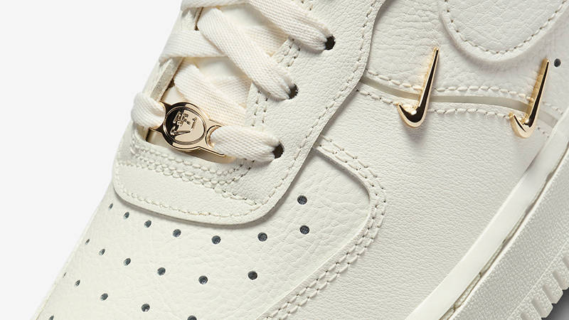 Nike Air Force 1 Low Sail Metallic Gold FV3654-111 Detail