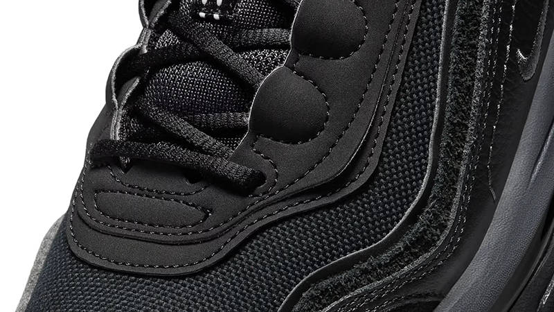 black airmax 97 on feet