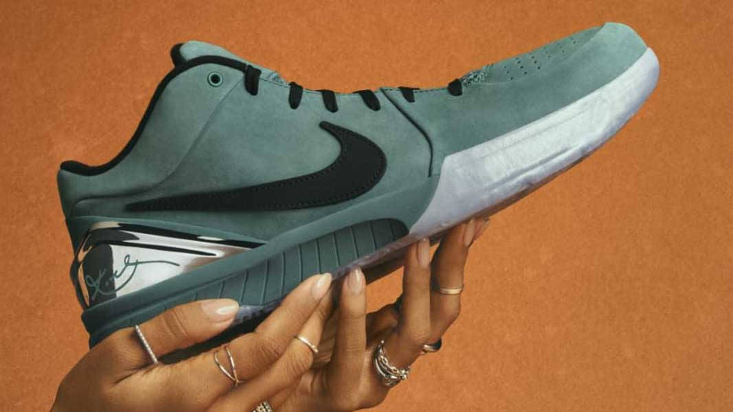 Nike Kobe 4 Protro Girl Dad Nike Kobe 4 Protro Girl Dad In Hand