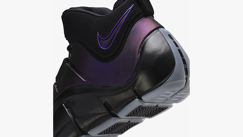 Nike LeBron 4 Eggplant heel