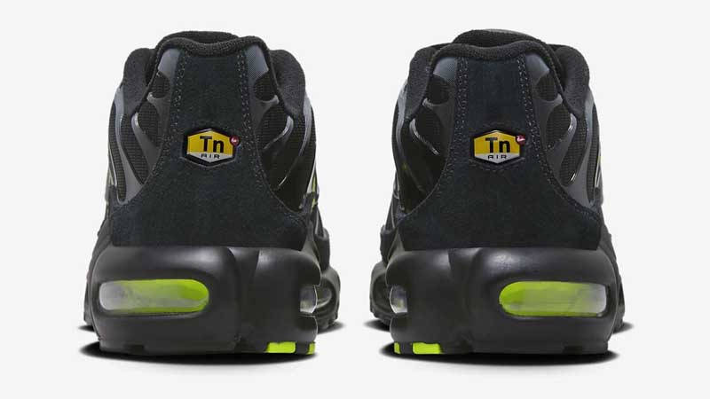 airmax plus black volt