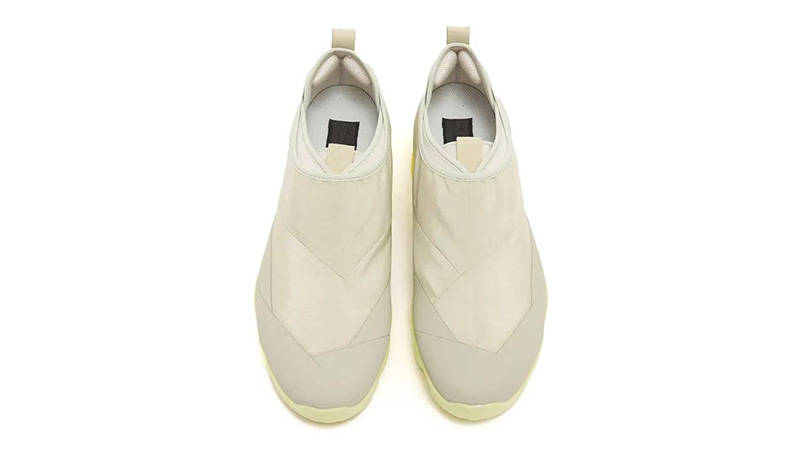 Nike VaporMax Moc Roam Coconut Milk middle