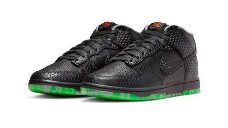 Nike Strengthens This Years Halloween Lineup With a Nike Dunk Mid Nike Strengthens This Years Halloween Lineup With a Nike Dunk Mid