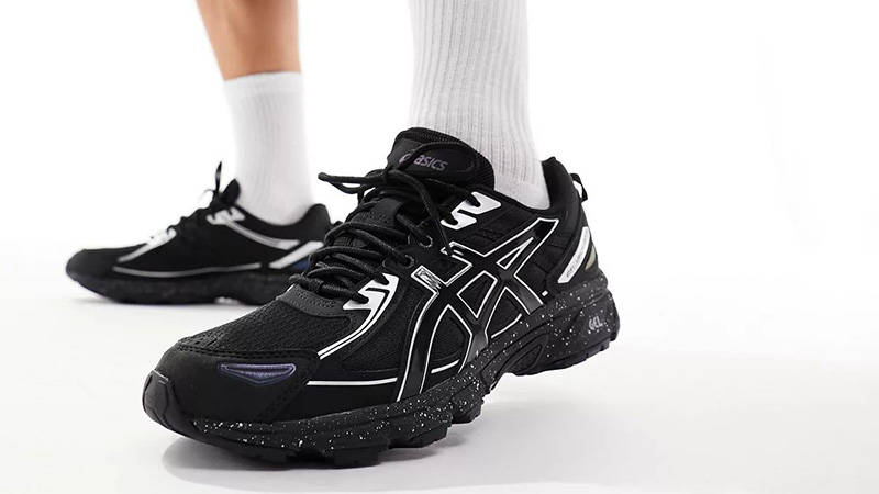 ASICS GEL-Venture 6 Black on foot