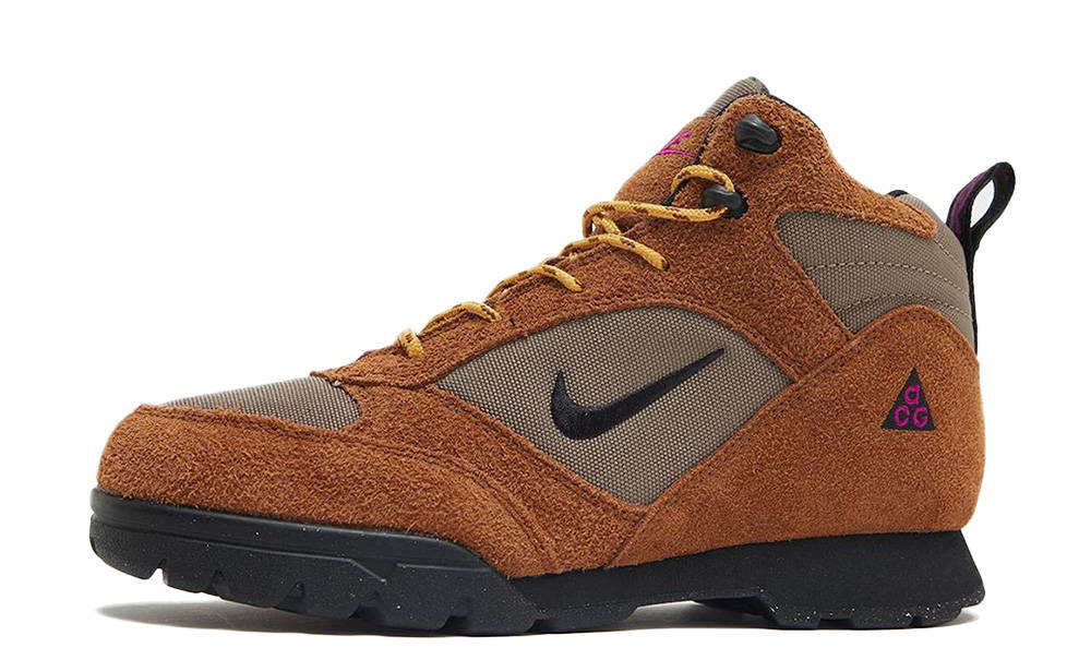 Orange acg 2024 nike boots