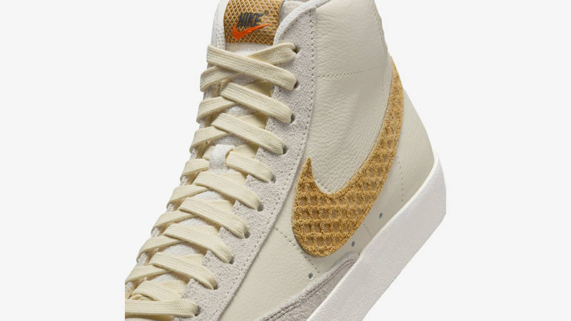 Nike Blazer Mid 77 Waffle lace area