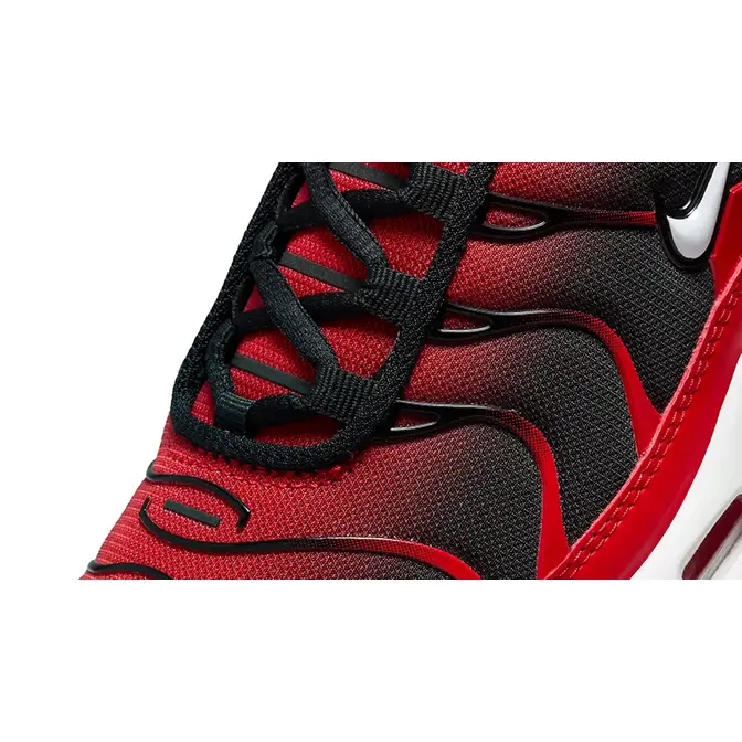 Nike Nike launches its first ever maternity collection Red Black White FV0950-600 Detail