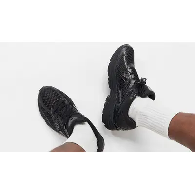 zapatillas de running Saucony pie normal minimalistas talla 36.5 Black S707393 on feet