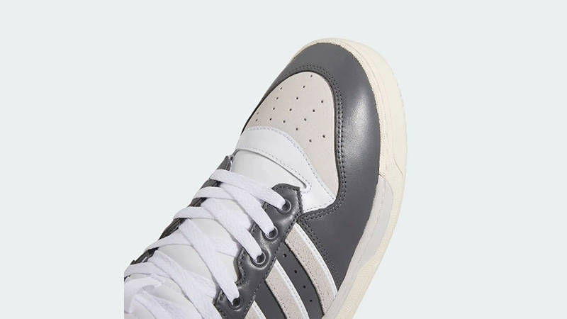 The Simpsons x adidas Rivalry High Scratchy IE7565 toe area