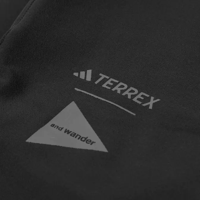 Logo hotsell adidas terrex