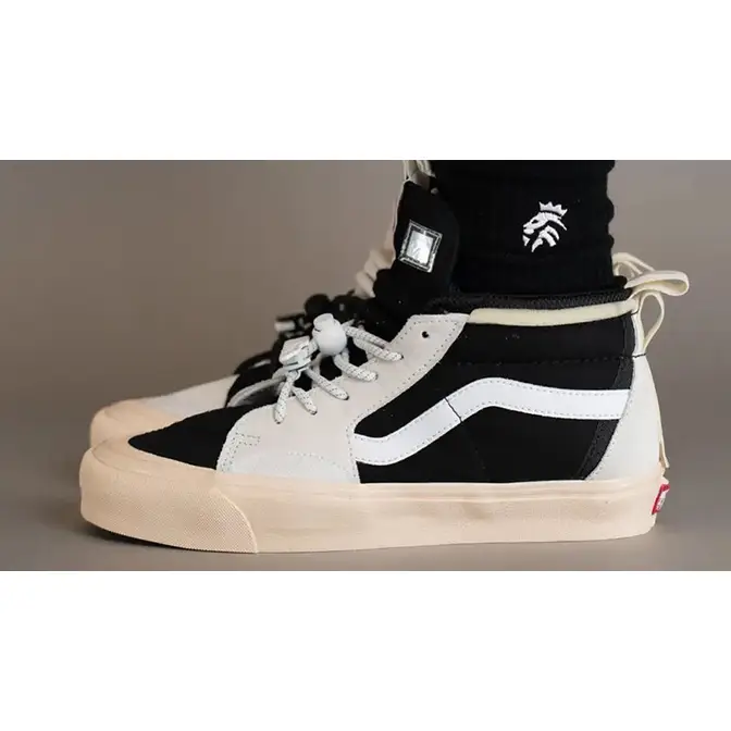 Sk8 hi vans on on sale feet