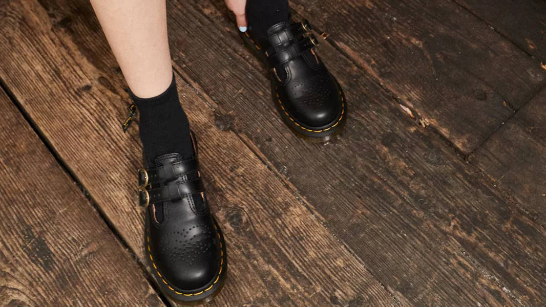 Dr. Martens Mary Jane 8065 Smooth Leather Black 12916001 on feet
