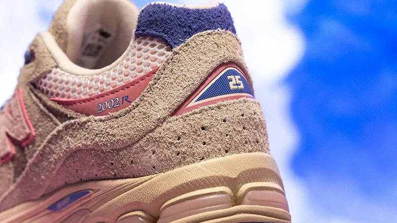 new balance 2002r hype