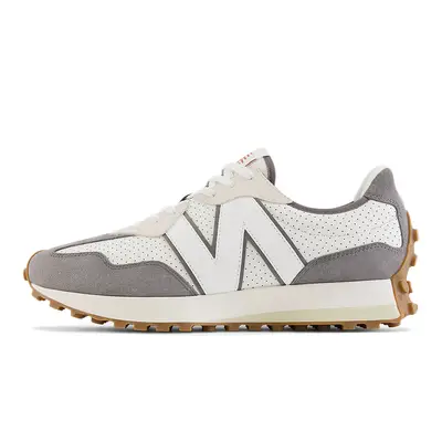New Balance heads would notice that this ensemble pulls inspiration from the Sea Salt MS327PJ