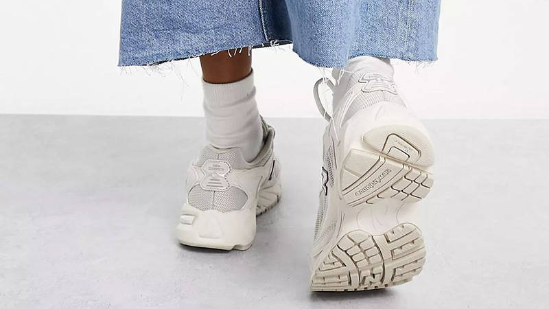 New Balance 725 White on foot back