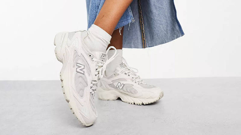 New Balance 725 White on foot side