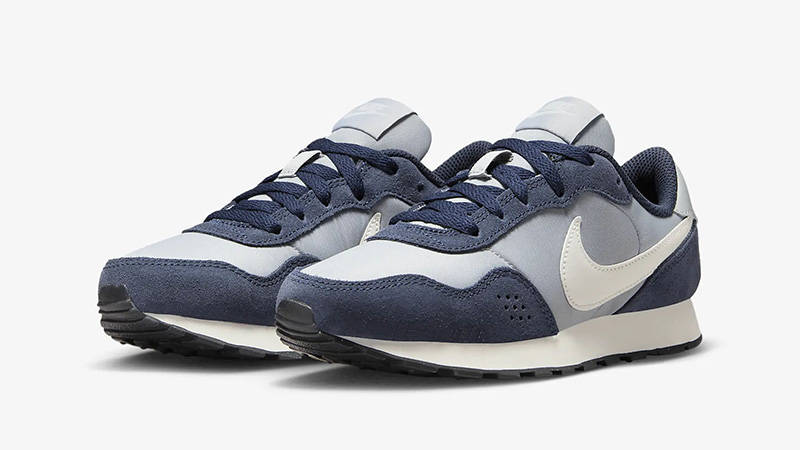 Nike MD Valiant Dark Obsidian front