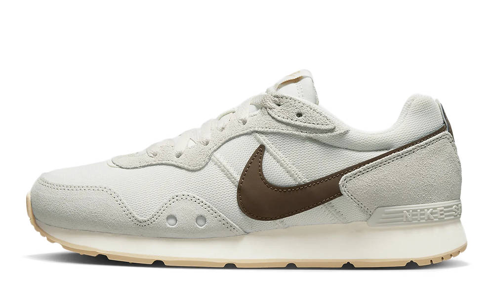 nike runner beige