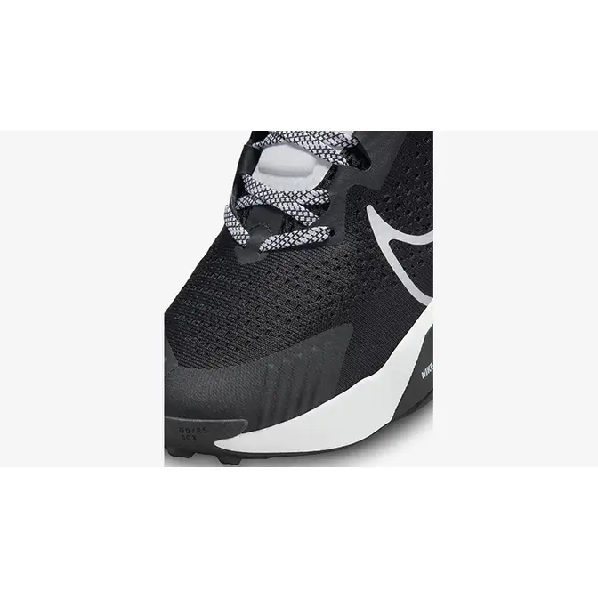 Nike Zegama Trail-Running Black White toe area