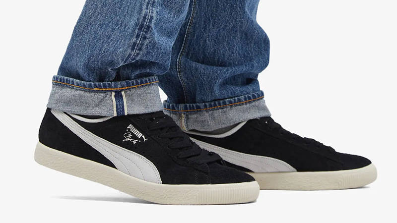 PUMA Clyde Teasel Black on foot