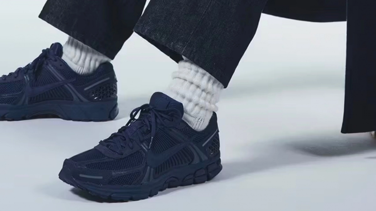 SOPHNET. Dresses the Nike Zoom Vomero 5 in a "Soft Navy" Hue