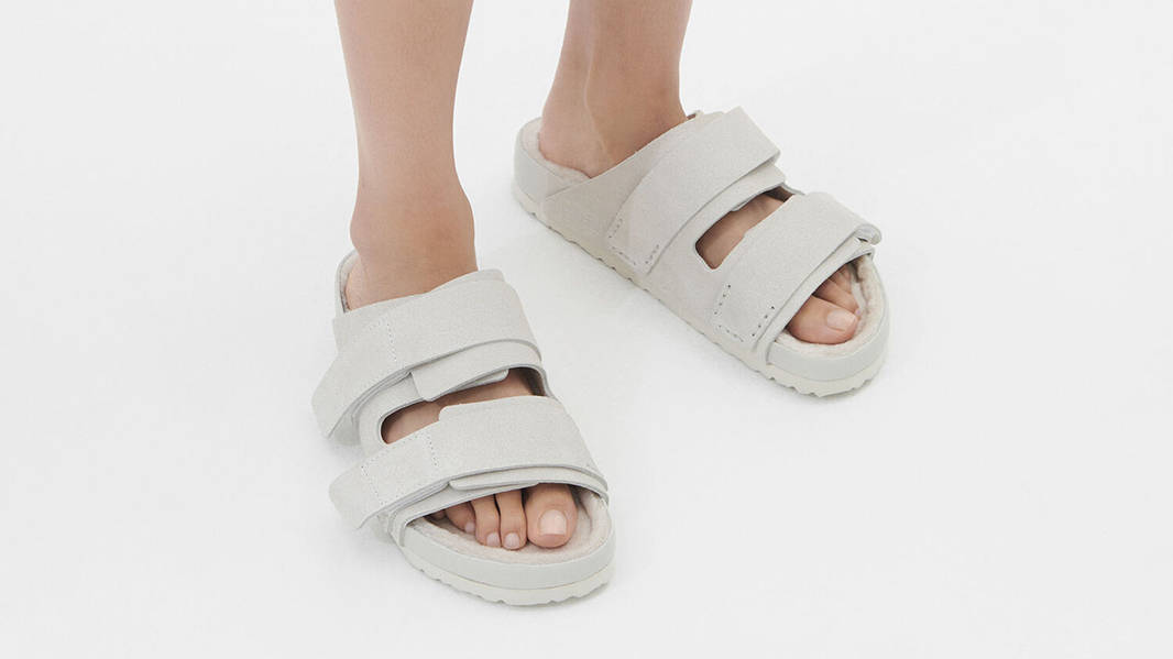 Tekla Fabrics X Birkenstock Uji Suede Powder 1026290 on feet
