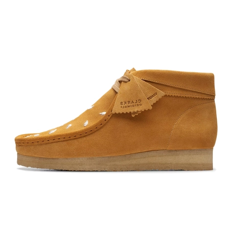 Vandy The Pink x Clarks Wallabee Embroidery Tan 26175940