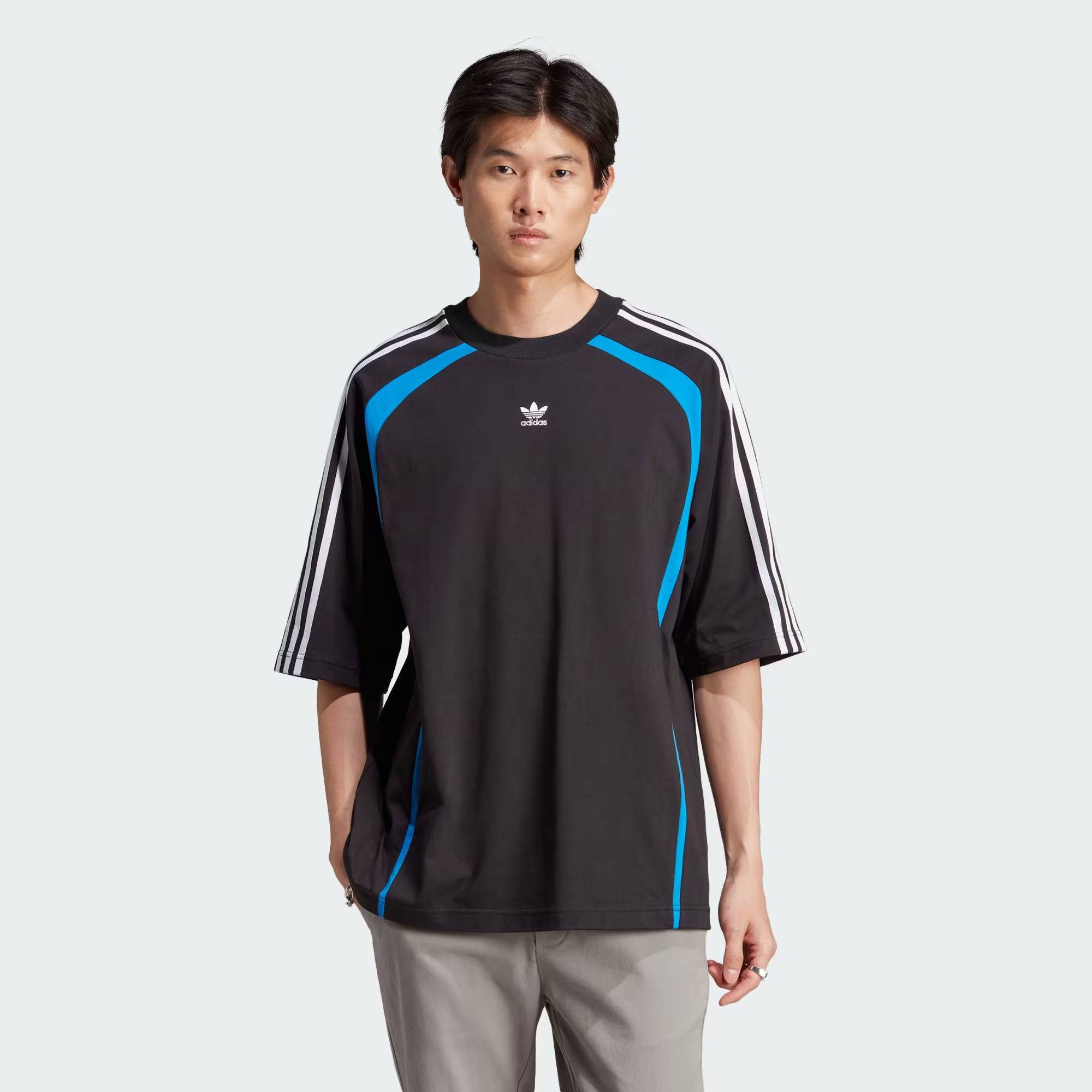 adidas Original Oversized T-shirt Black Feature