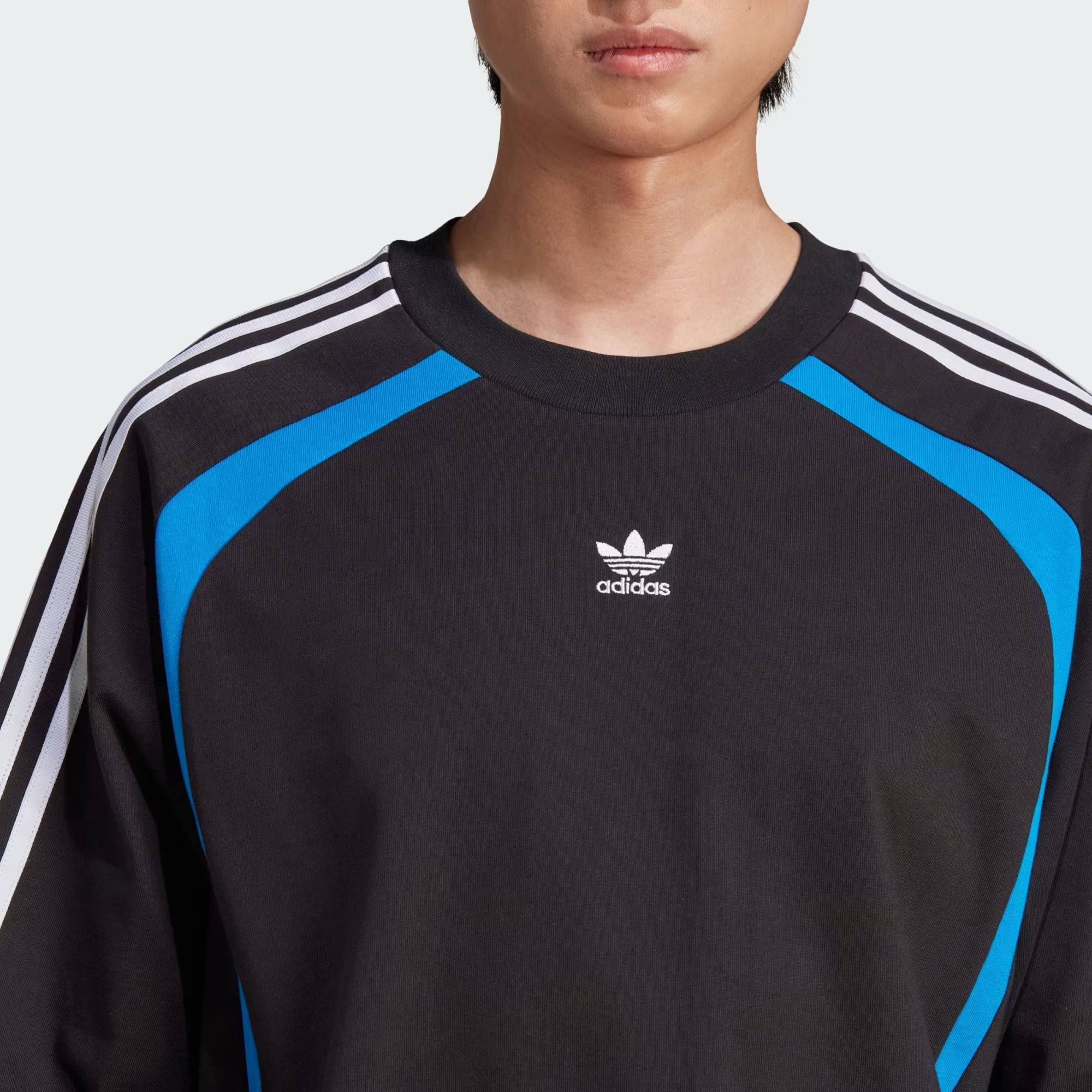 adidas Original Oversized T-shirt Black Front Closeup