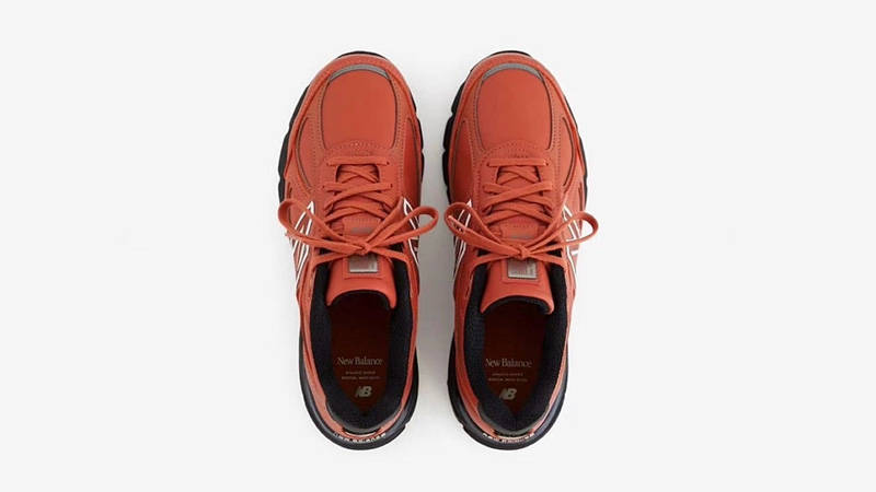 New Balance 990v4 Mahogany middle