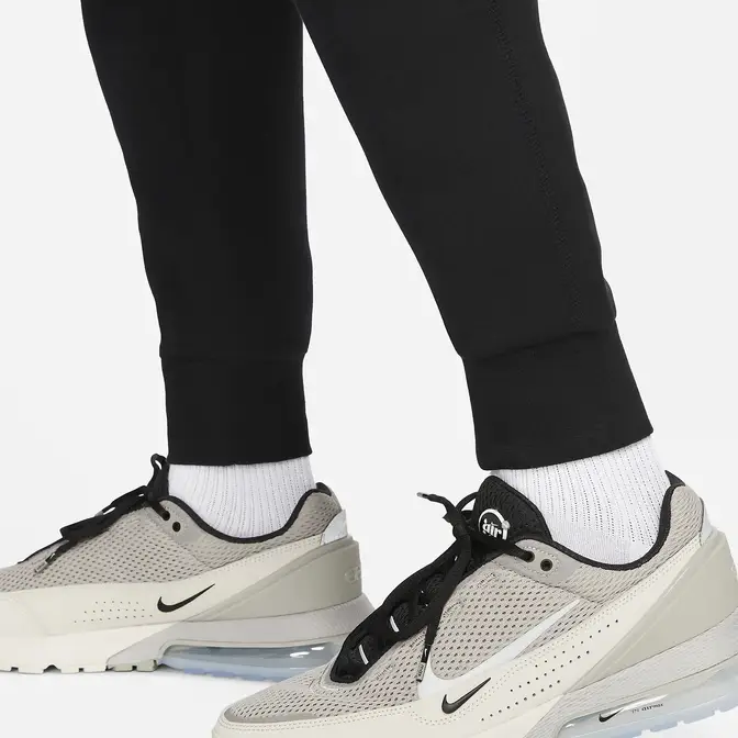 Nike Sportswear Tech Fleece Slim Fit Joggers FB8002-010 Detail 3