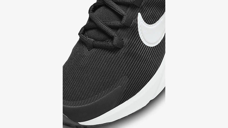 Nike Star Runner 4 GS Black White toe area