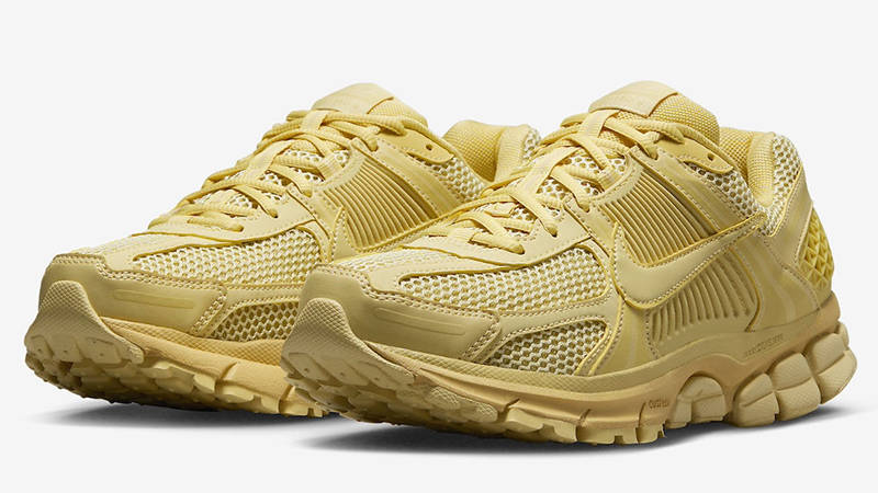 Nike Zoom Vomero 5 Saturn Gold front
