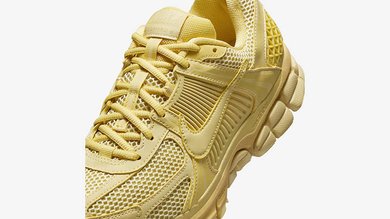 Nike Zoom Vomero 5 Saturn Gold side