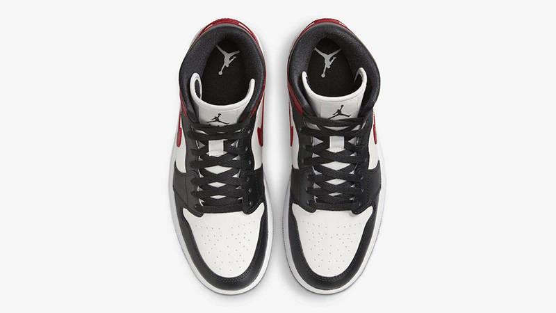 Air Jordan 1 Mid Black Toe middle