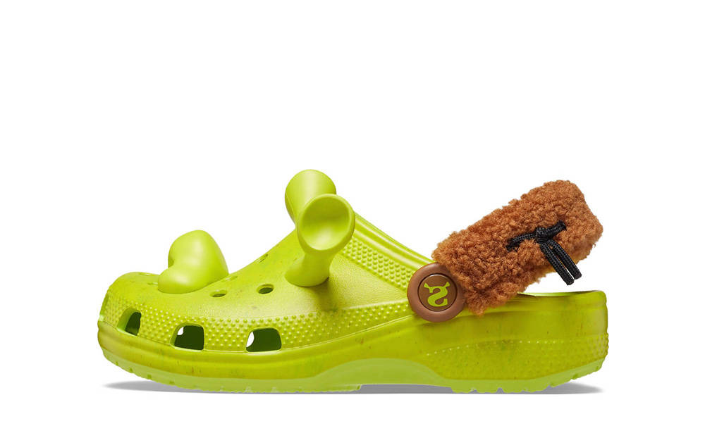 Crocs SHREK CLASSIC CLOG UNISEX - Pantolette flach - lime punch