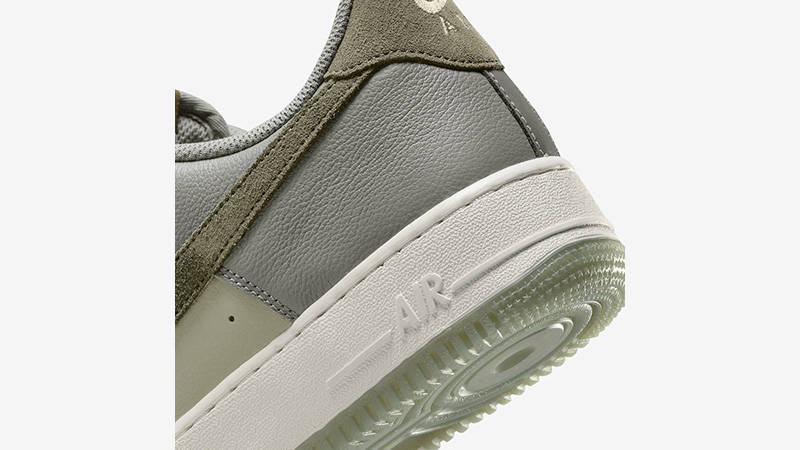 Nike Air Force 1 Low Dark Stucco heel