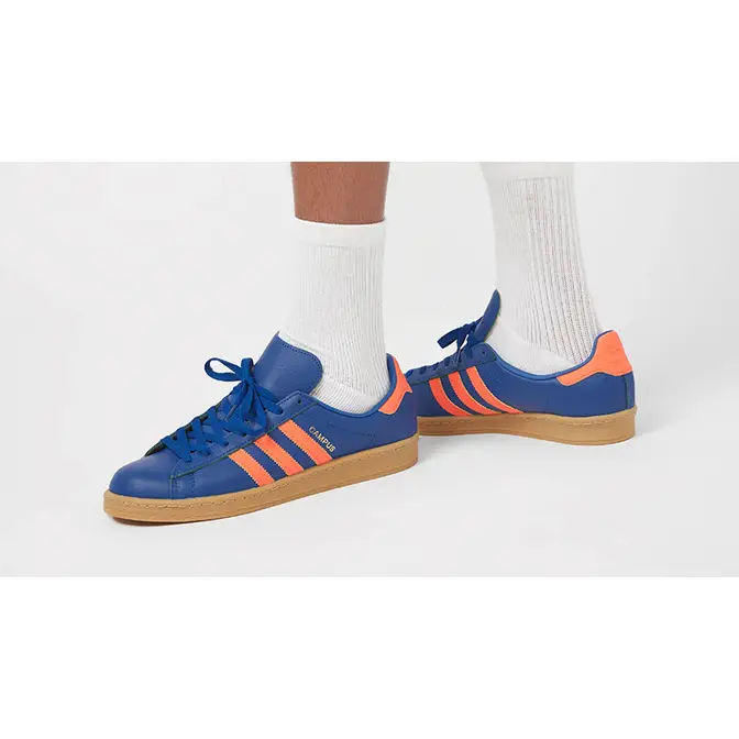 size x adidas side Campus 80 City Flip Pack Blue on foot
