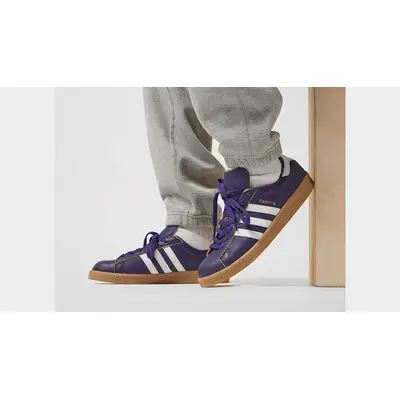 size x adidas Campus 80 City Flip Pack Purple on foot