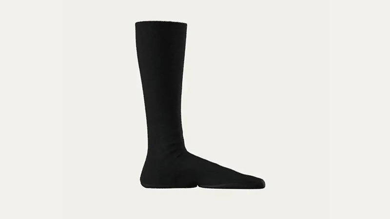 Yeezy Pods Black reverse