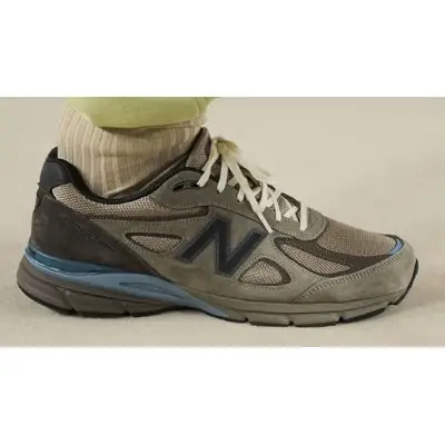 zapatillas de running New Balance asfalto neutro talla 44.5 Made in USA Grey closeup on foot